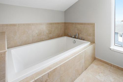 Facilities, Bayside Retreat Bring your boat private boat ramp at this fabulous bayfront home in League City (TX)