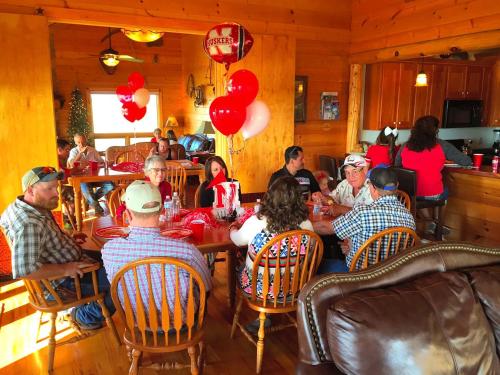 Lovely Lakeside Suite Rental on Eco-Friendly Ranch near Lincoln, Nebraska in 阿比特麗斯