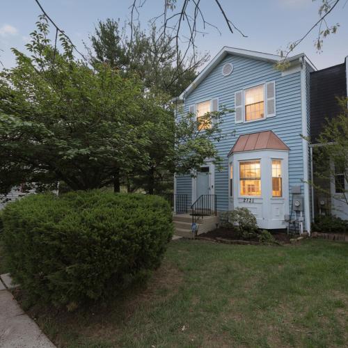 Spacious 3BR Townhouse with Balcony & Gym in Silver Spring, USA