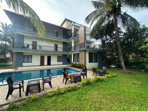 Haven Wood Beach Resort by holidaysinalibag – khách sạn tại Awas
