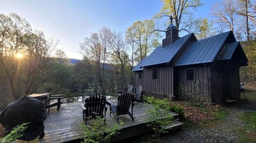 Unique Accommodation with Sauna for a Glamping Experience near Nantahala River, North Carolina, Marble