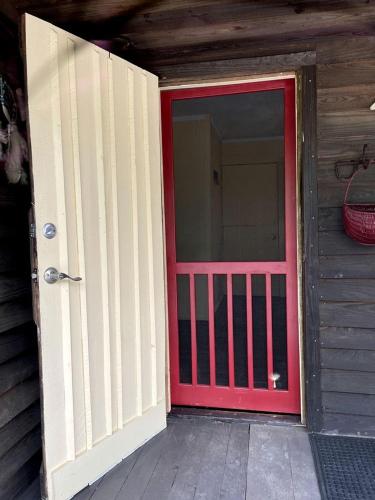 Vintage Cabin for a Romantic Getaway near Uwharrie National Forest in Denton, North Carolina in Asheboro (Észak-Karolina)
