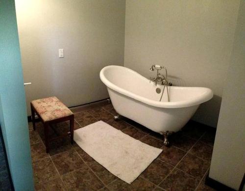 Idyllic Cottage Rental Tucked Away in the Countryside near Springfield, Missouri in Seimoura (MO)