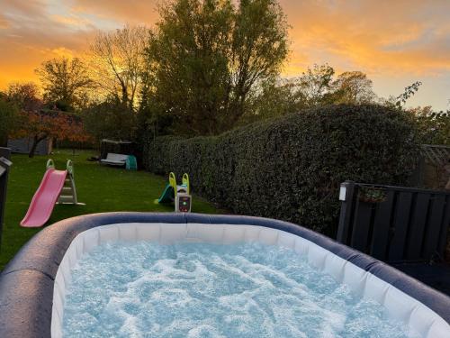 Fareham Heights 5BR, Lrg drive, LazySpa at extra cost, Lux, modern and Comfy in Fareham