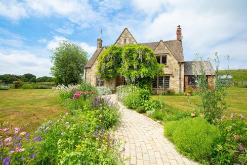 The Organic Cotswolds Cowshed in Cranham