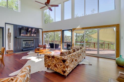 Waterfront Lake Travis Luxury Home w/ Large Deck! - Lakeway, TX