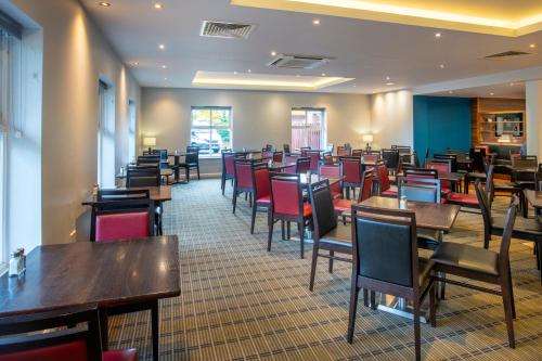 Food and beverages, Holiday Inn Express Birmingham Oldbury By IHG in Oldbury