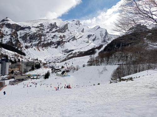 Apkārtne, Les Epicuriens in Laruns