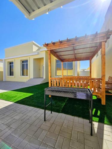 White Mountain House in Sinadil