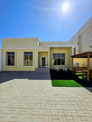 Exterior view, White Mountain House in Sinadil