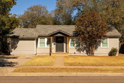 Cozy 4BR Family Home Near Texas Tech Campus – khách sạn tại Tech Terrace