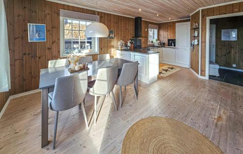 virtuve, Nice Home In Rauland With Wifi in Torvetjorn