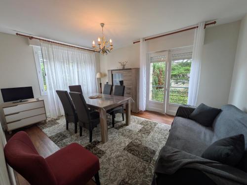 APPARTEMENT SPACIEUX à 60 M DE LA PLAGE location à la semaine du samedi au samedi