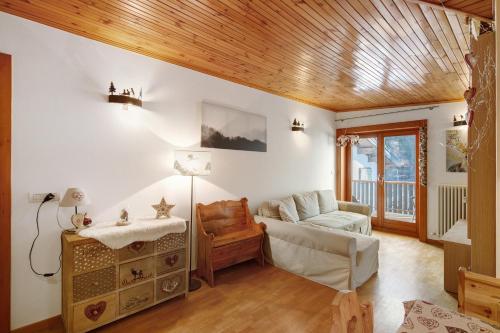 Matteo's apartment by Alpenwhite