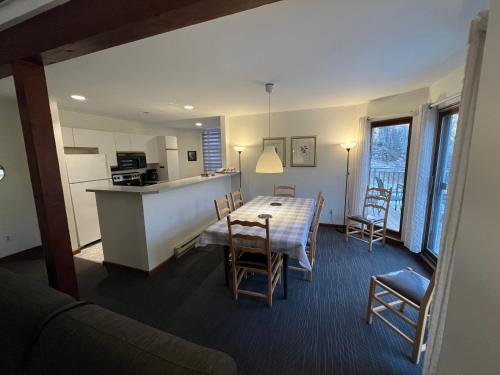 Three-Bedroom Apartment with Mountain View