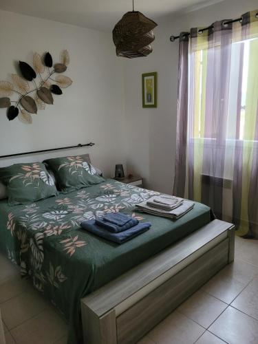 villa 2 chambres avec piscine et plus in Aigaliers