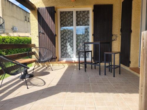 balkon/terras, villa 2 chambres avec piscine et plus in Aigaliers
