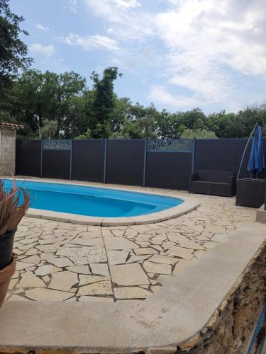 Zwembad, villa 2 chambres avec piscine et plus in Aigaliers