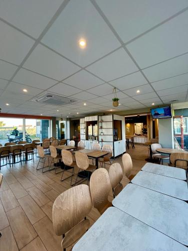 餐饮, B&B HOTEL PERPIGNAN Nord Aéroport (B&B HOTEL PERPIGNAN Nord Aeroport) in 佩皮尼昂
