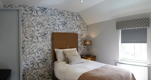 Five Star Stays Room Type - Three-Bedroom House