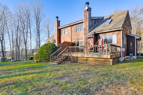 Elka Park Townhome with Views about 5 Mi to Skiing! in Elka Park, USA
