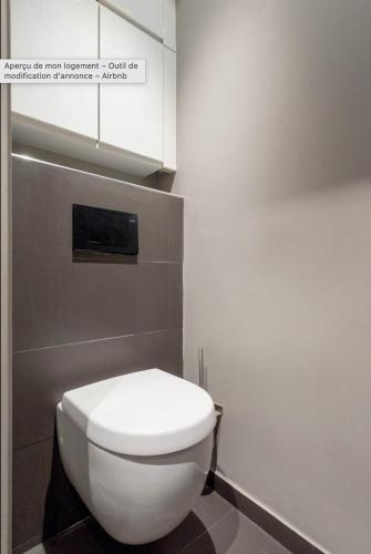 Bathroom, Stylish Montmartre Apartment in Pigalle