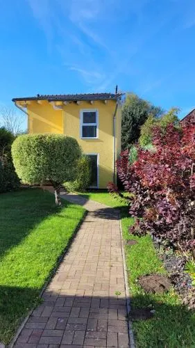 Ferienhaus an der Brunnenaue 4 Sterne, E-Ladestation am Haus, Wlan, Netflix, Garten in Sagard, Deutschland