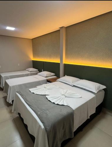 1 double bed, 2 twin beds