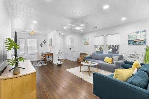 Chic Modern Cottage Near Downtown and Beaches Family – khách sạn tại Stuart Engals