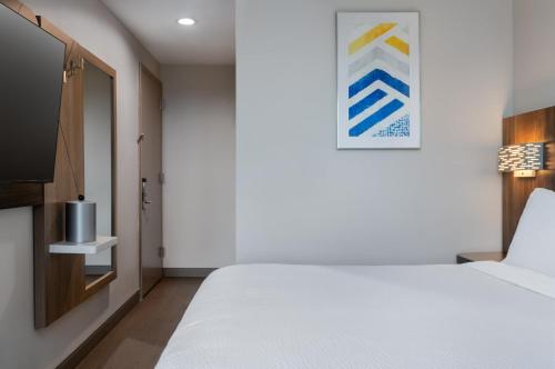 Holiday Inn Express And Suites Bronx NYC By IHG - main image