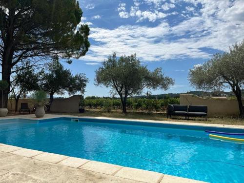 Басейн, Le Mas des Vignes en Drome provençale (Le Mas des Vignes en Drome provencale) in Рошгуд