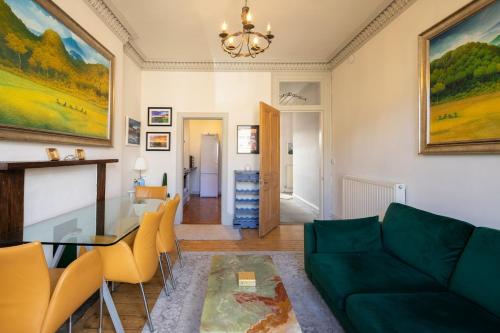 Charming Georgian Home - Steps to Tram & City Centre — other in 19 Balfour Street 2f3, Edinburgh, EH6 5DG, United Kingdom