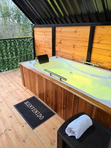 Ecocabañas ByB Cabaña de lujo con jacuzzi y vista a la montaña