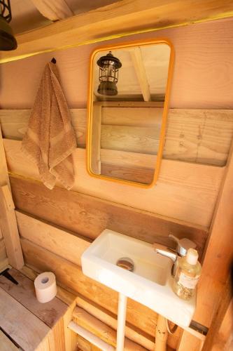 The Organic Cotswolds Shepherds Hut in Cranham