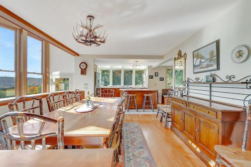 Amazing Estate on 100 Acres with Swimming Pool and 10 BRs in 纽芬 (VT)