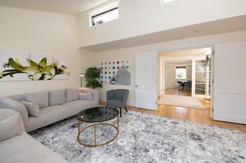 The Egerton Edition - 3 BR Penthouse Near Harrods in Kensington and Chelsea