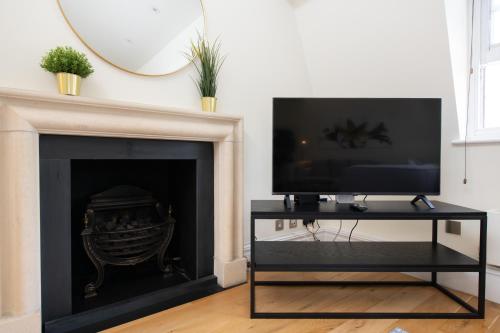 The Egerton Edition - 3 BR Penthouse Near Harrods in Kensington and Chelsea