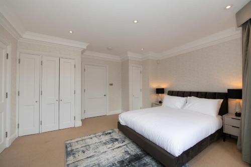 The Egerton Edition - 3 BR Penthouse Near Harrods in Kensington and Chelsea