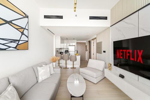 VayK - Gorgeous 1BR Retreat in Binghatti Corner - image 10