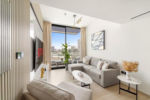 VayK - Gorgeous 1BR Retreat in Binghatti Corner - image 7