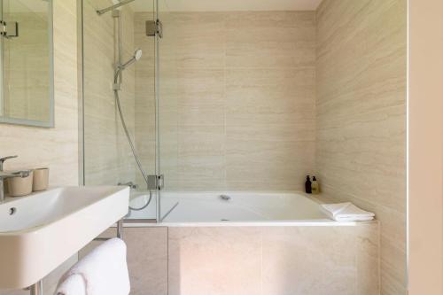 room detail thumbnail 2