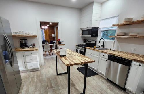 Carmie's 1920 bungalow on Main St in Denison (TX)