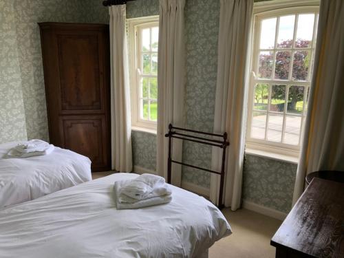 Stunning Hall Cottage near York and Leeds in Wighill