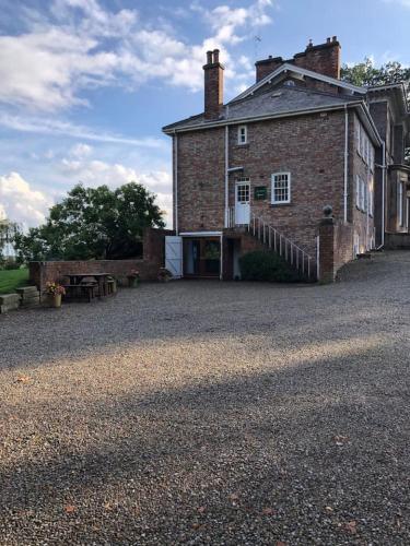 Stunning Hall Cottage near York and Leeds in Wighill