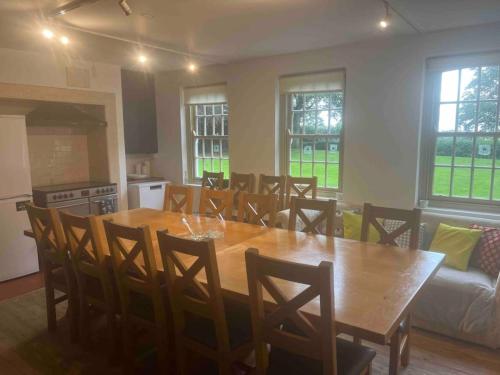 Historic Hall Wing nr York & Leeds free Hot tub in Wighill