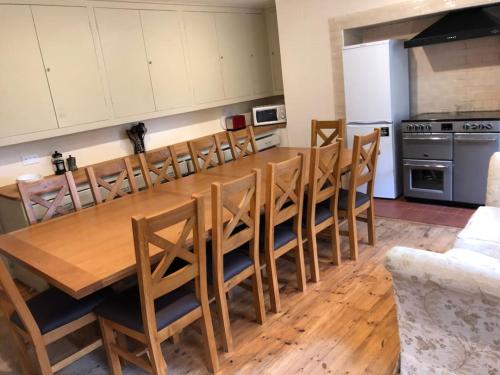 Historic Hall Wing nr York & Leeds free Hot tub in Wighill