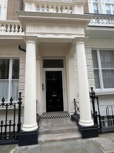 Newly refurbished - Awesome 3 bedroom Notting Hill very central with a balcony - image 12