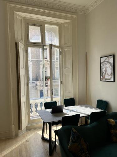 Newly refurbished - Awesome 3 bedroom Notting Hill very central with a balcony - image 6