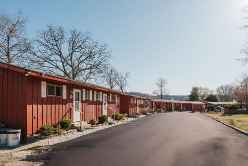 Happy Hollow Resort – Blue Eye, MO