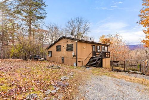 River Access Cabin with Hot Tub, Fire Pit, & WiFi! in Morton Grove, USA